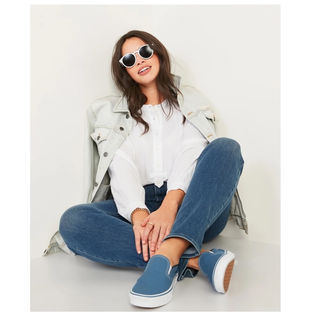 Old Navy High-Rise WOW Straight Light Wash Blue Denim Jeans NWT